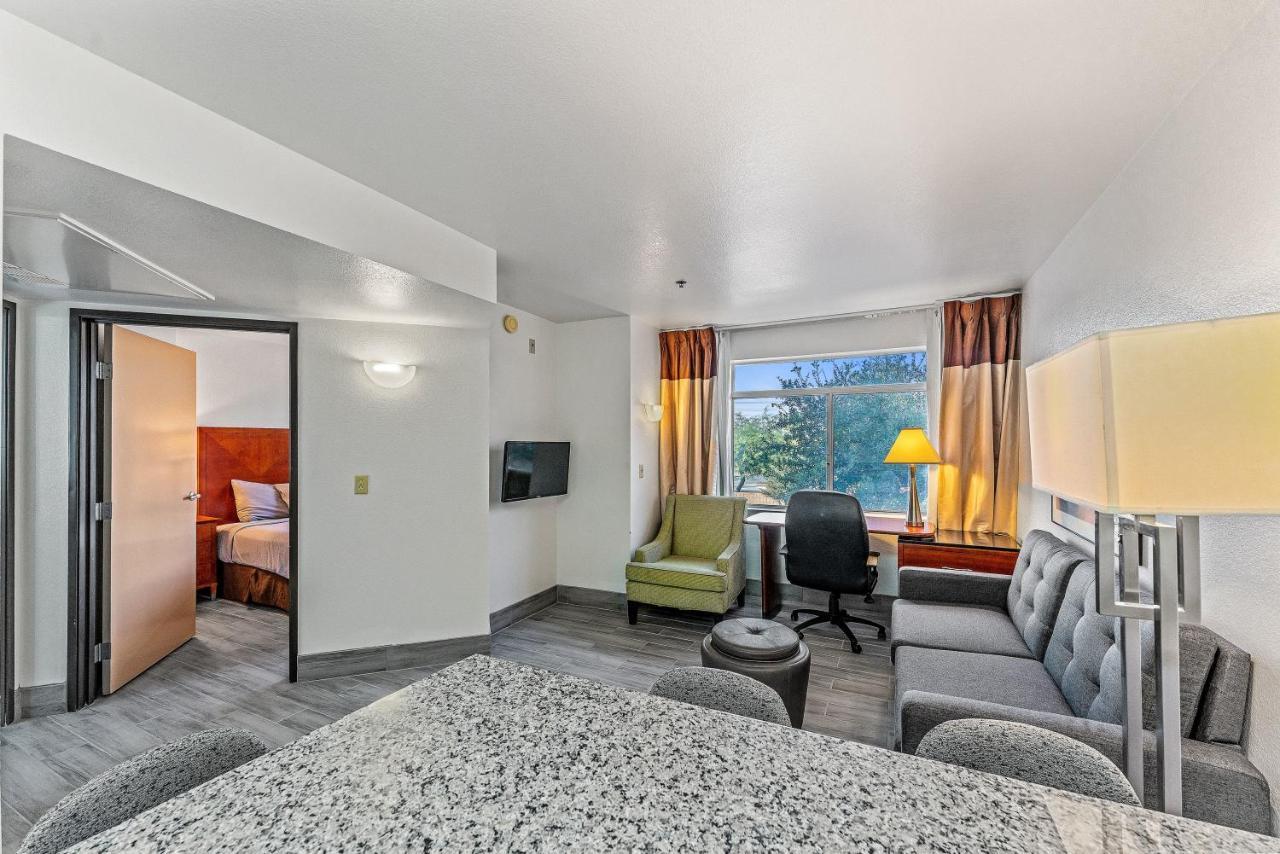 Chandler Perfect Location 1 Bedroom ภายนอก รูปภาพ