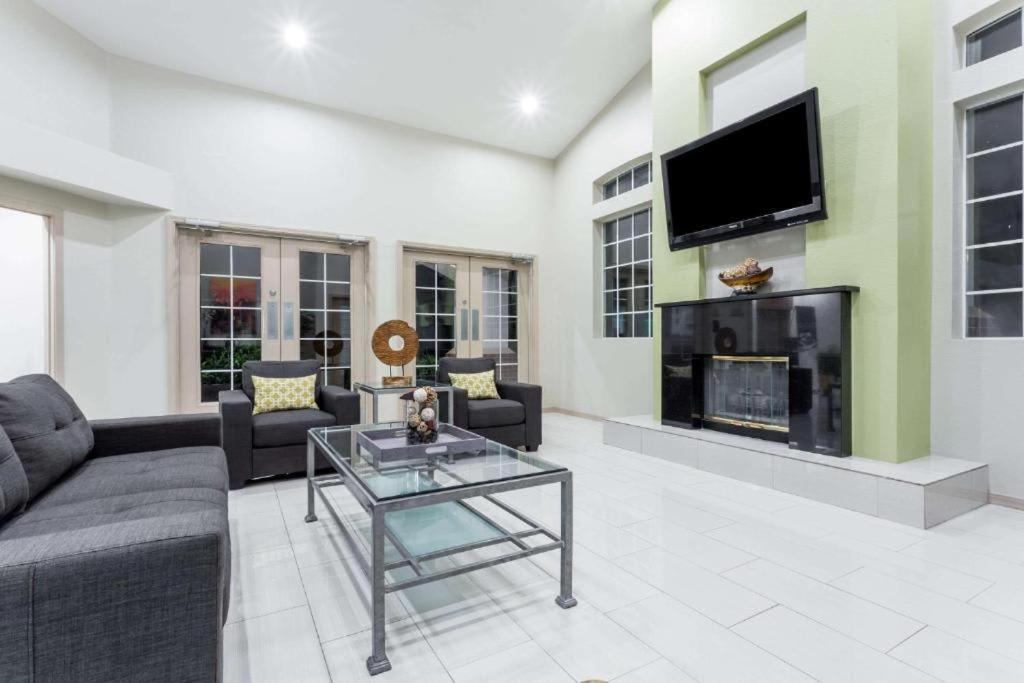 Chandler Perfect Location 1 Bedroom ภายนอก รูปภาพ